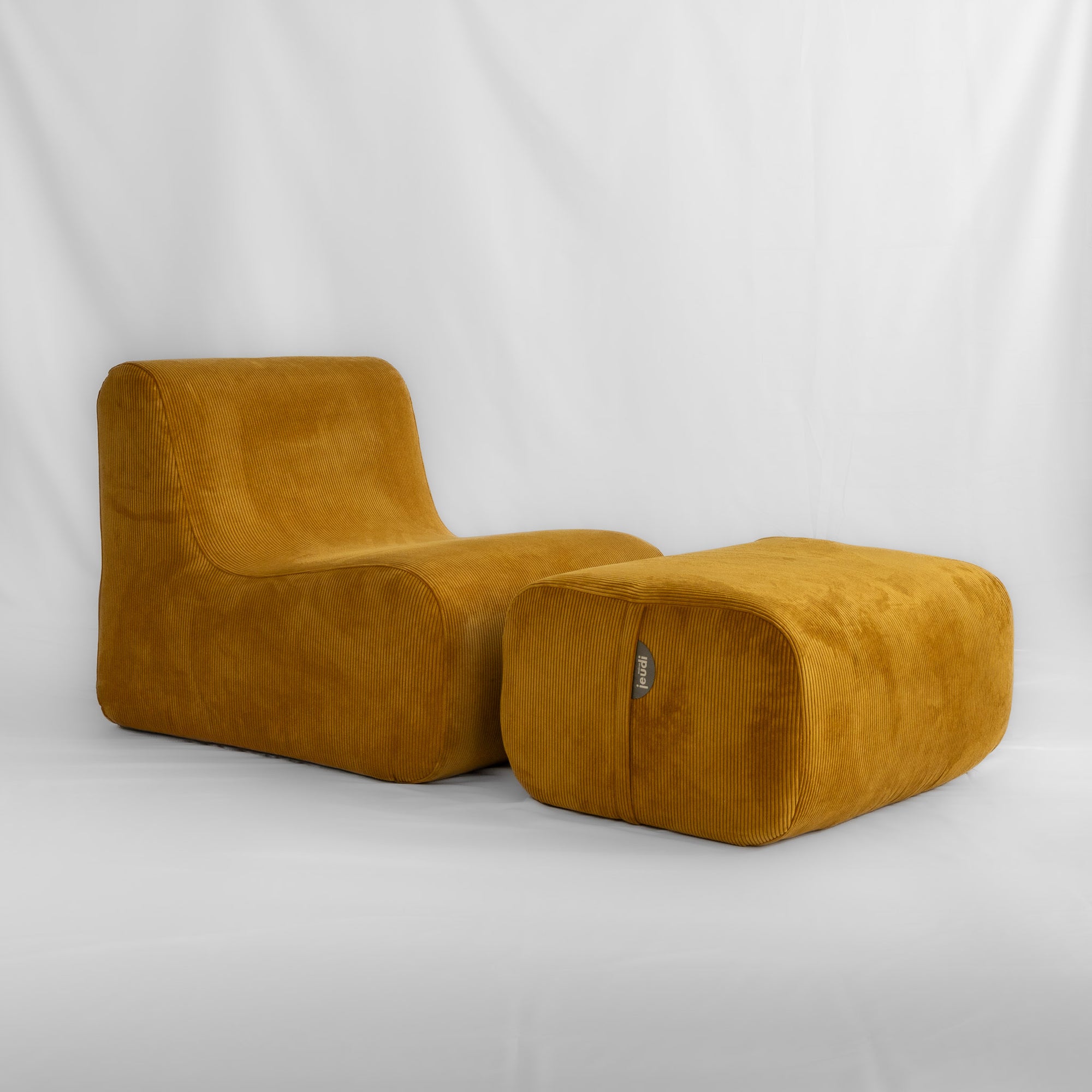 Pop-curry Fireside chair