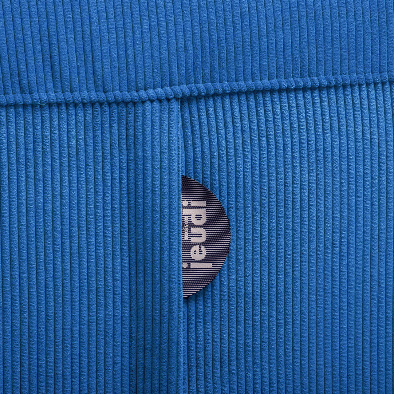 Very bleu lounge chair