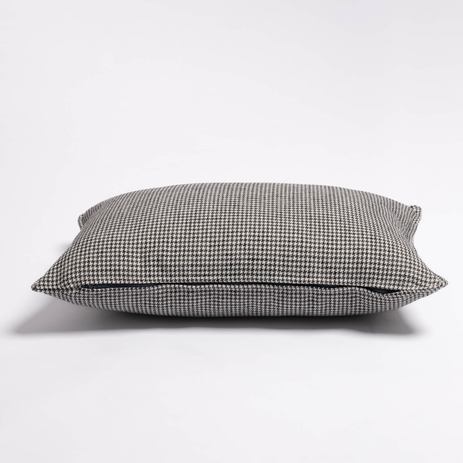 Cocotte ecru/noir cushion 50x30cm