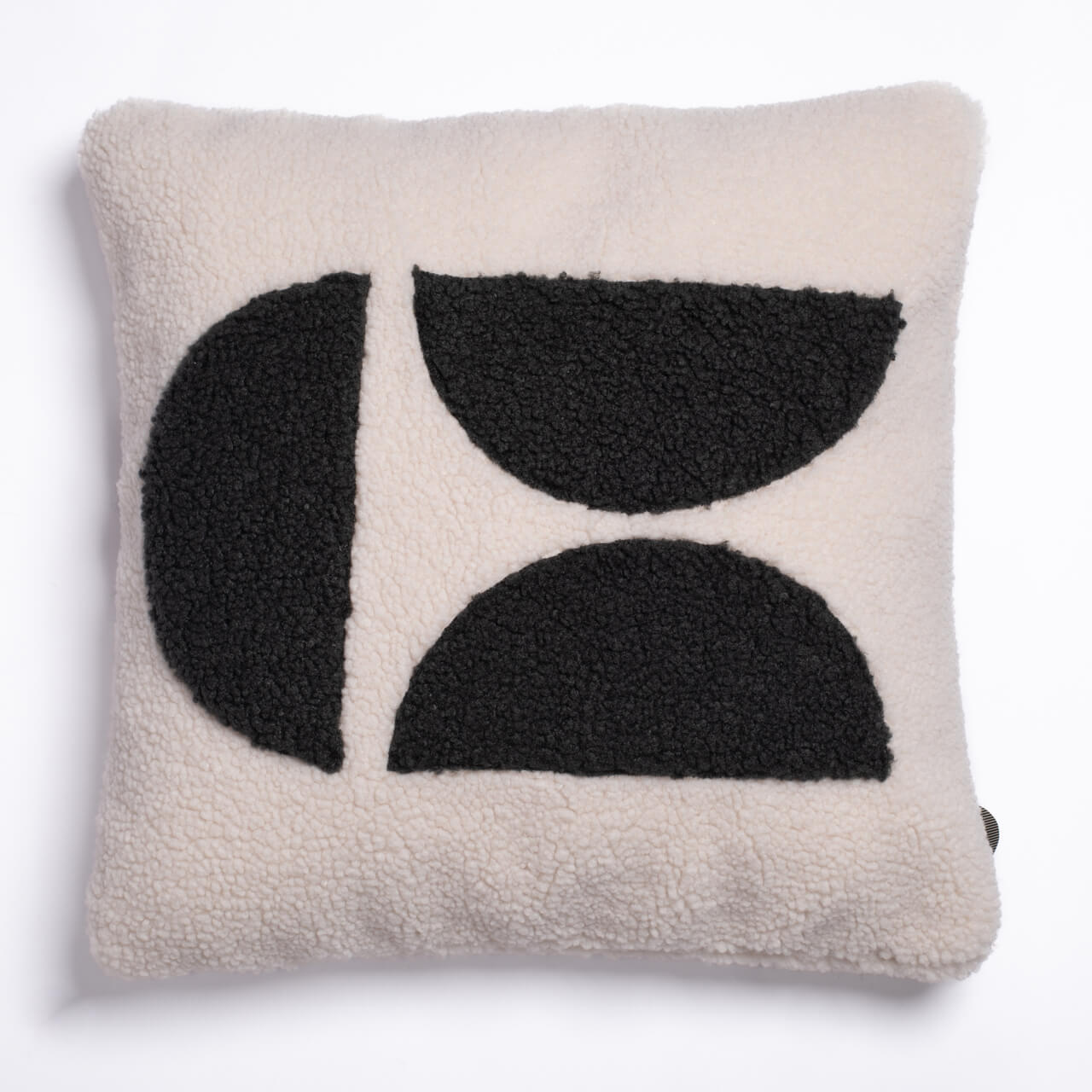 In the moon.ecru/noir cushion