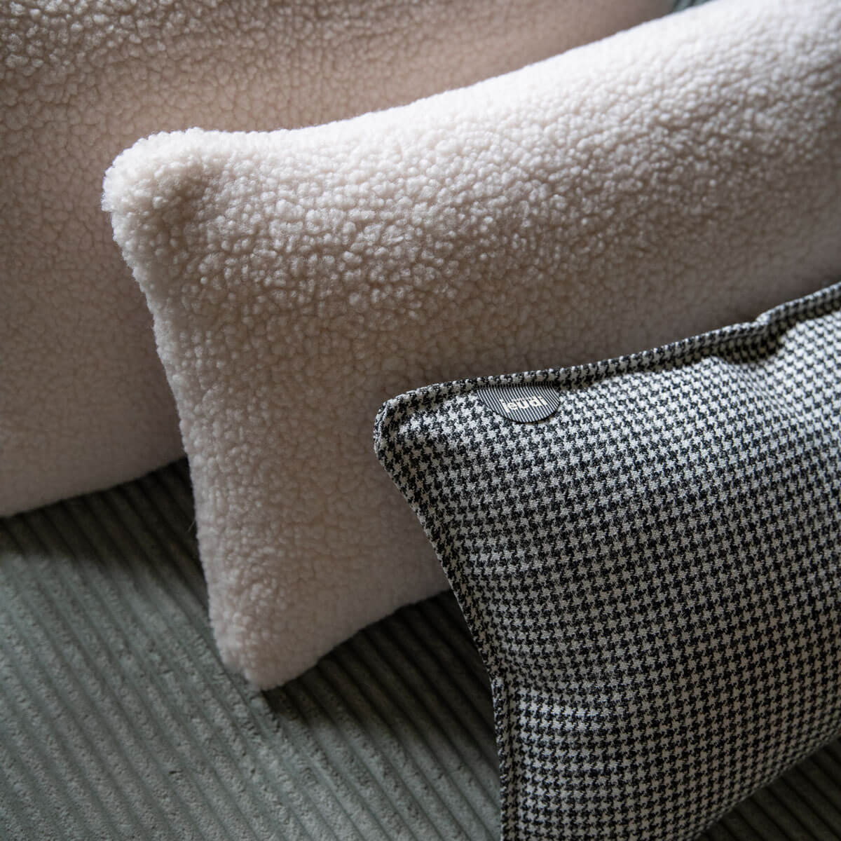 Schuss ecru cushion 