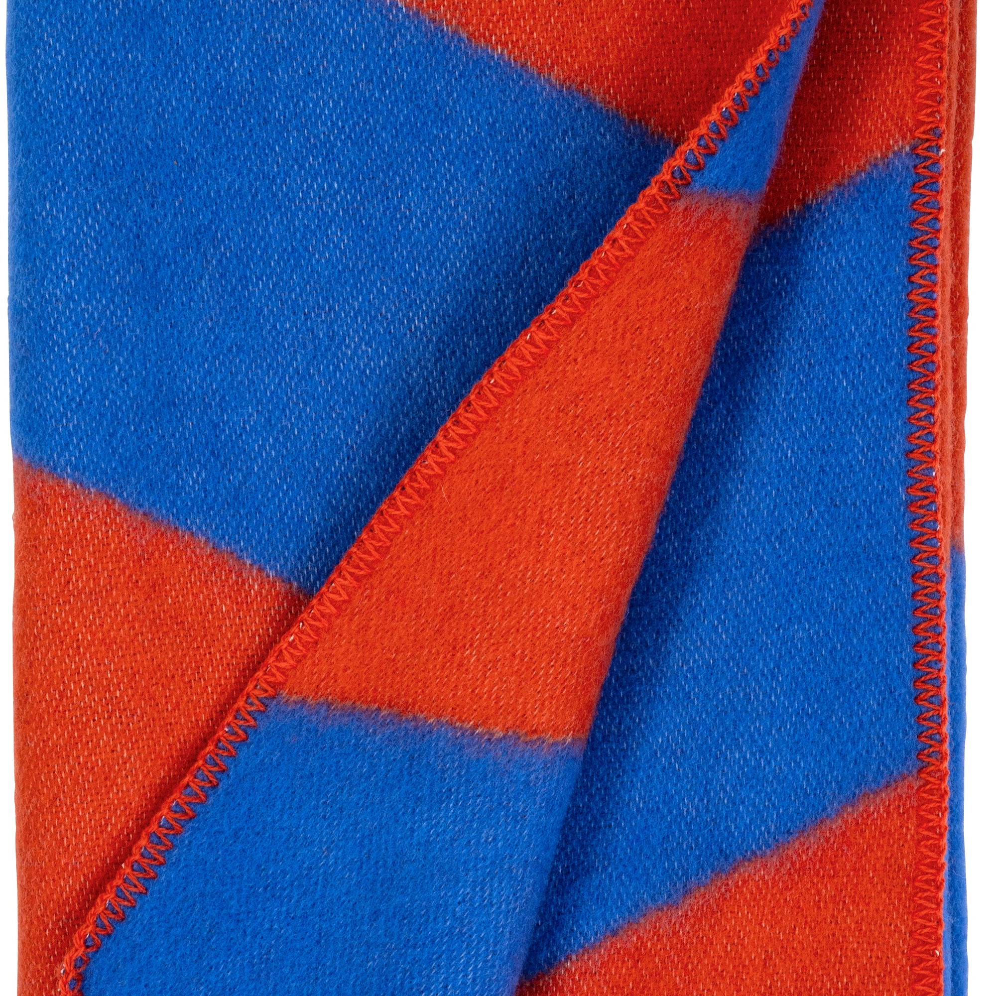 Couverture Minola bleu/rouge