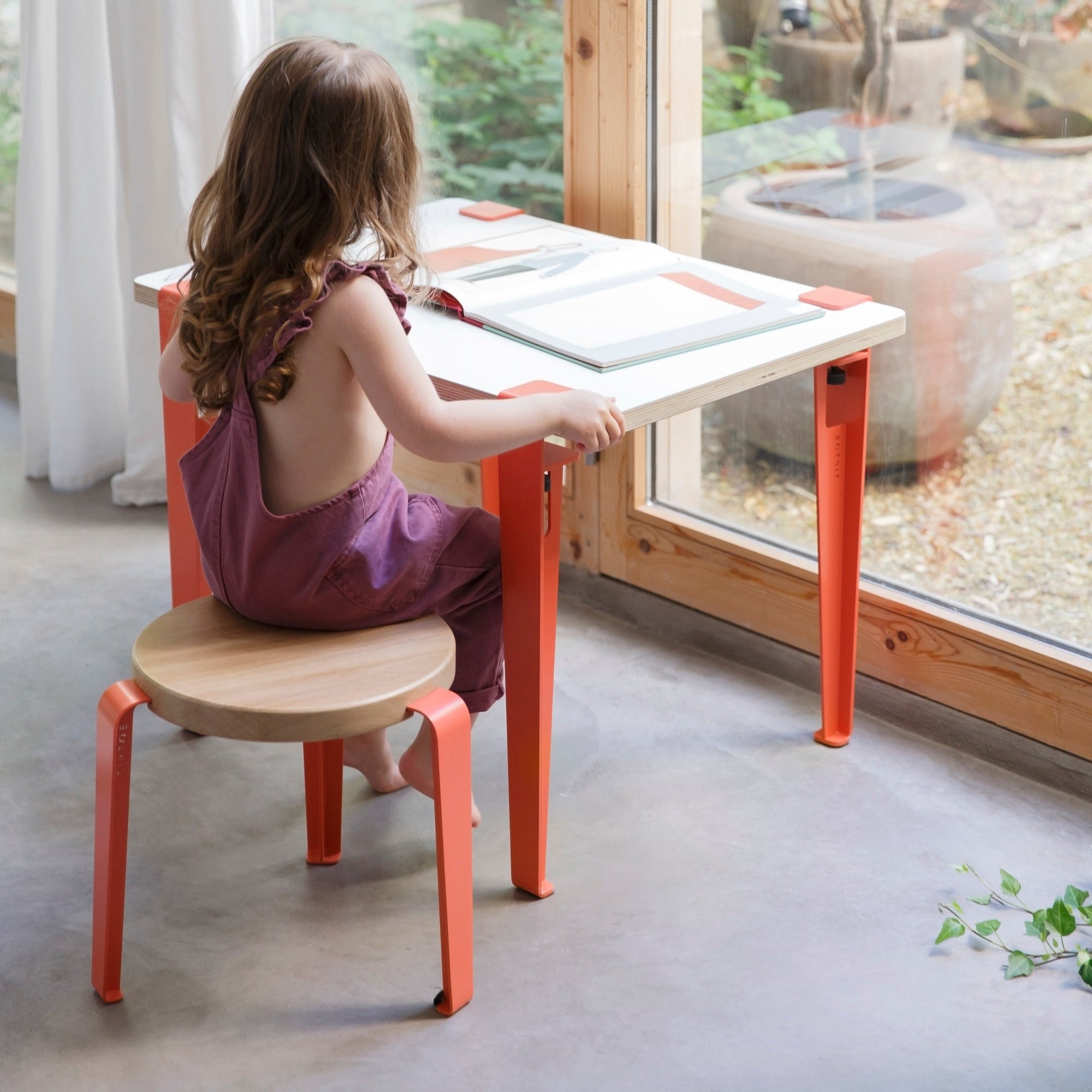 Tabouret enfant MINI LOU – bois éco–certifié