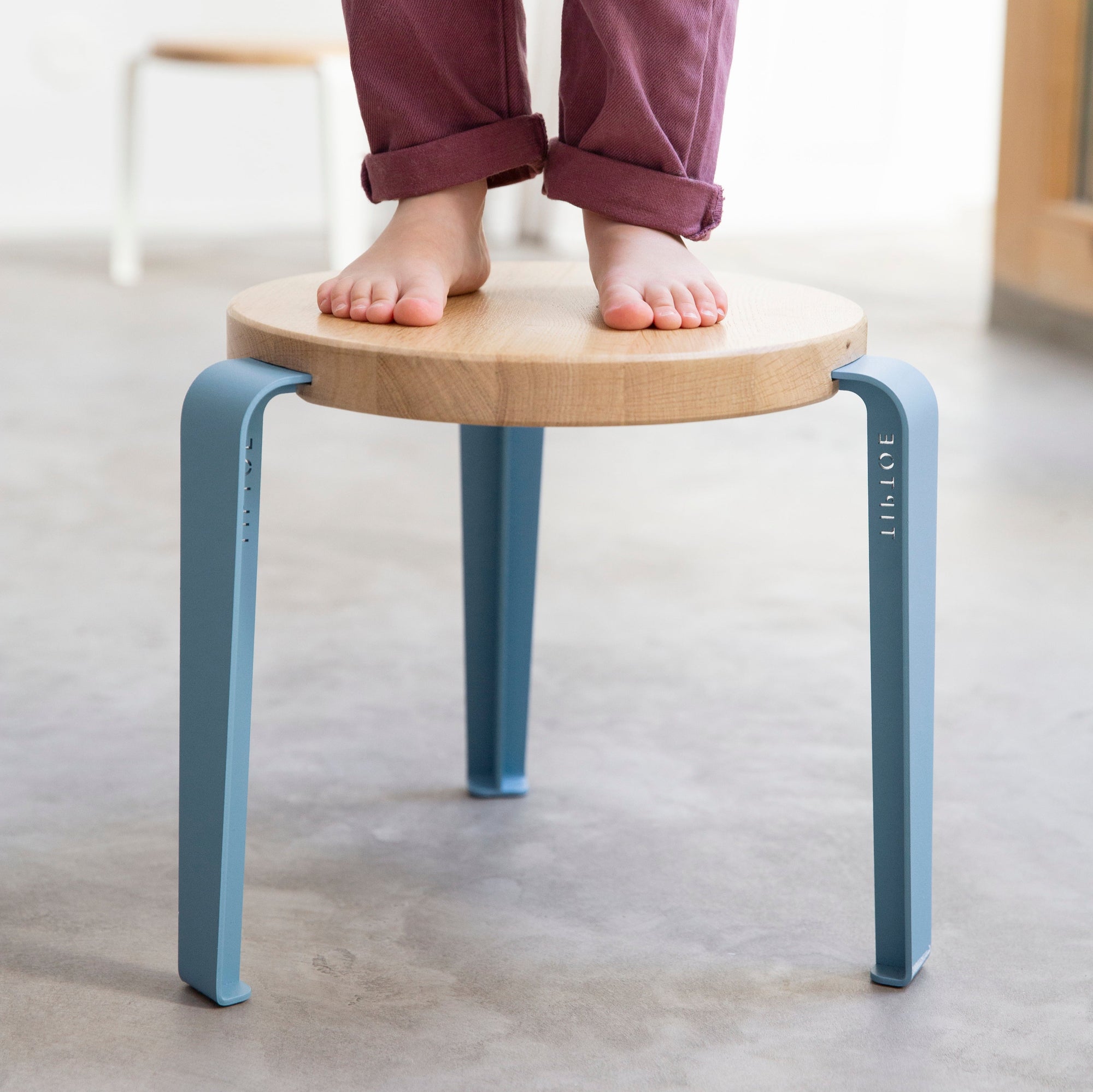 Tabouret enfant MINI LOU – bois éco–certifié