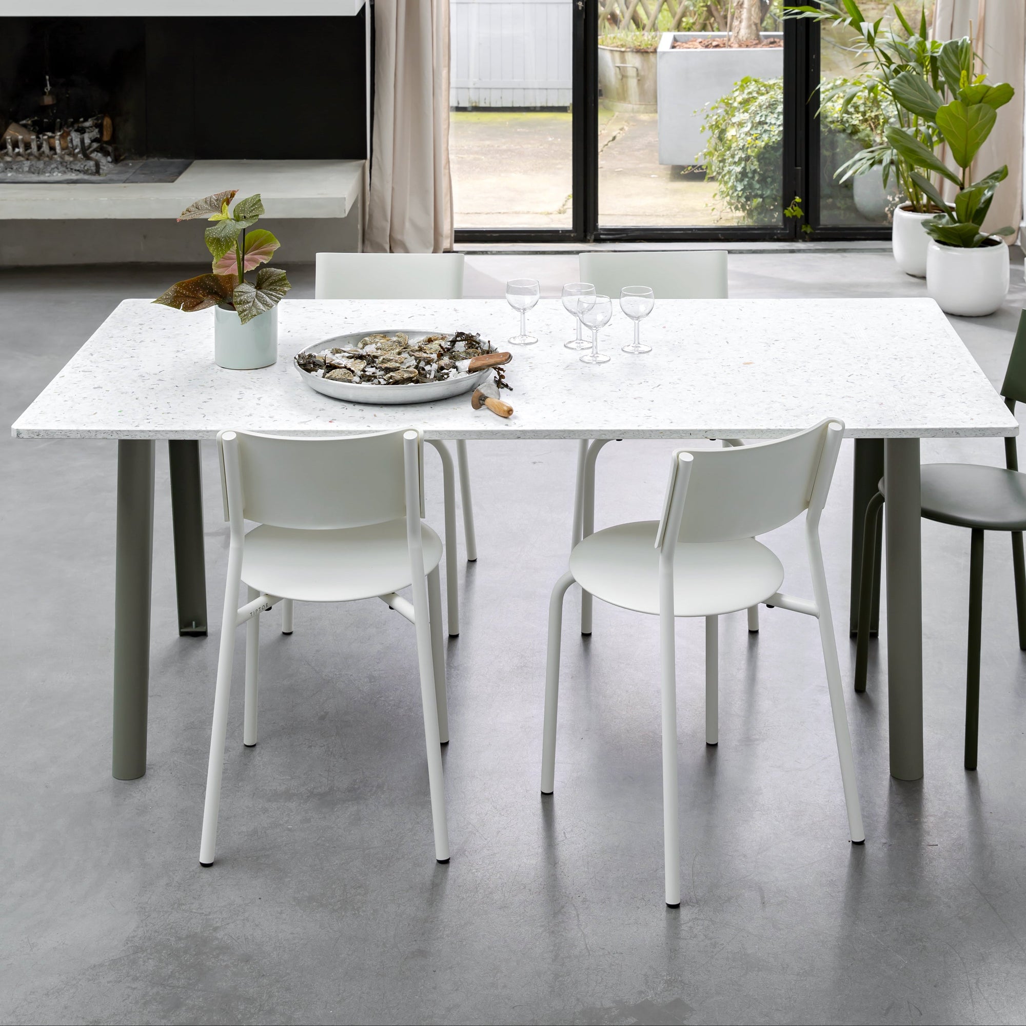 NEW MODERN dining table – recycled plastic – 190x95cm 
