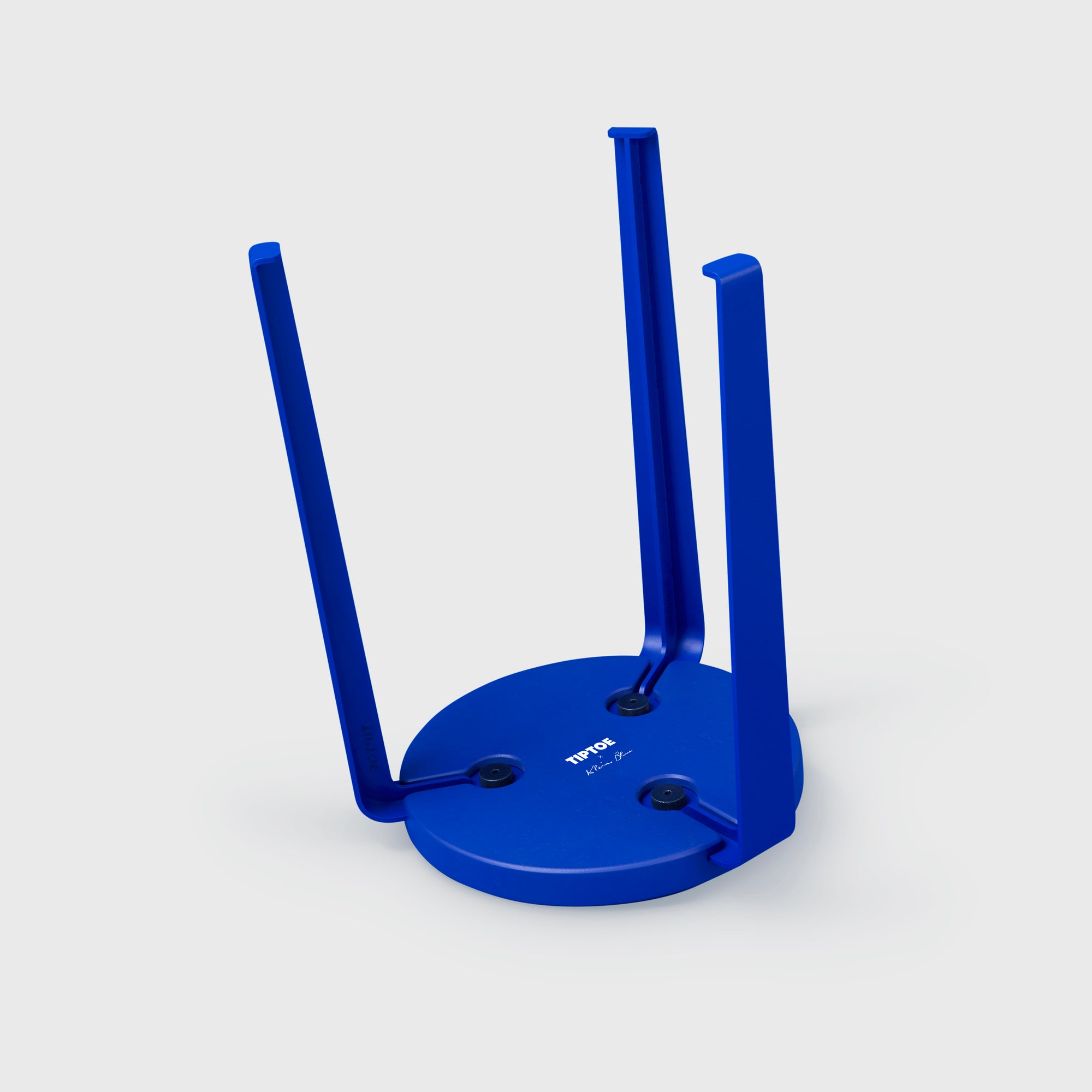 Tiptoe x Klein Blue® - LOU Stool 