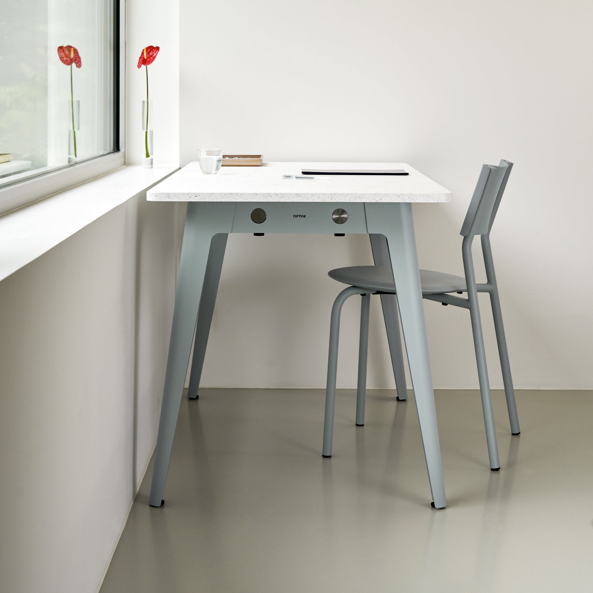NEW MODERN desk 2026 – recycled plastic – 150x70cm 