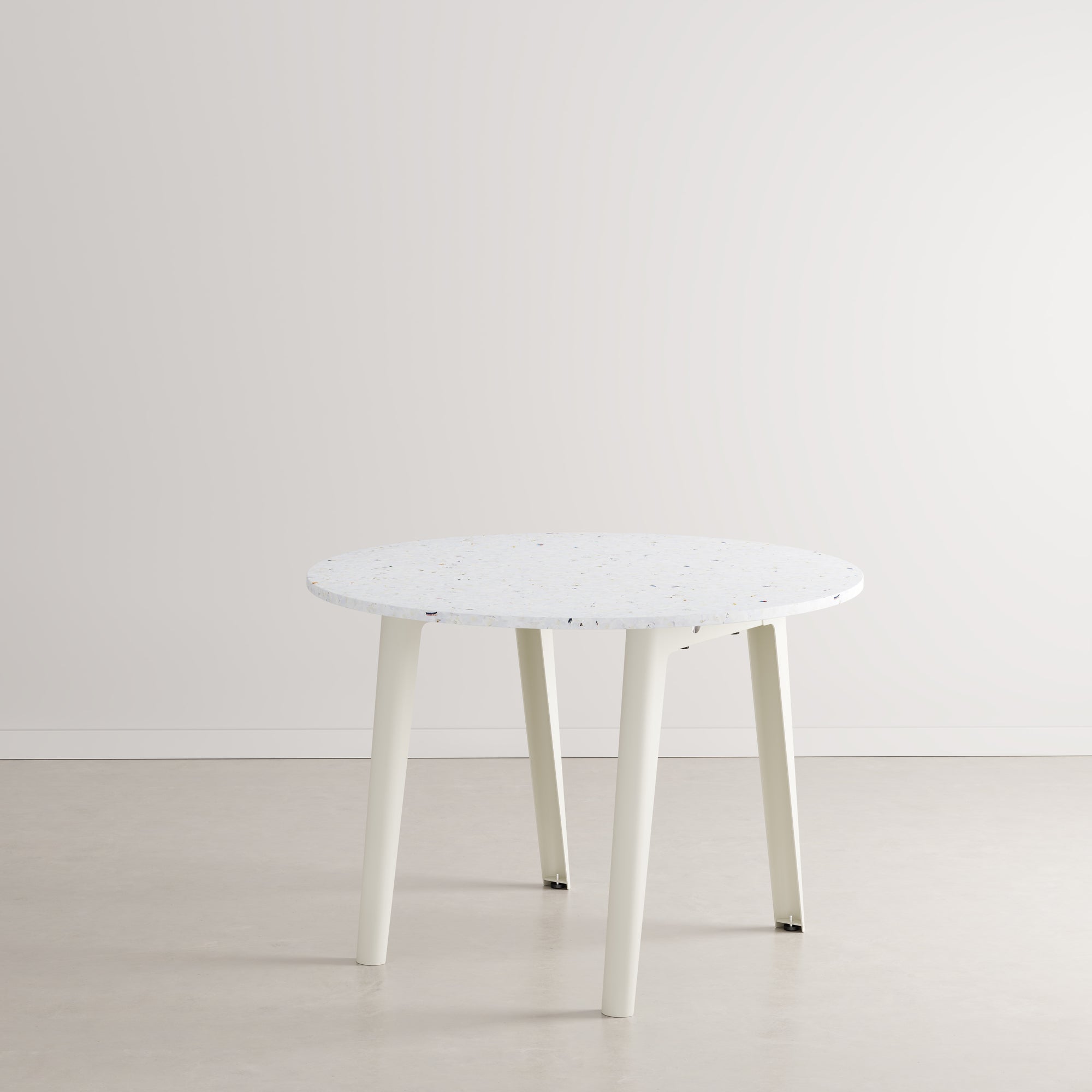 NEW MODERN round table – Venezia recycled plastic – Ø 108cm