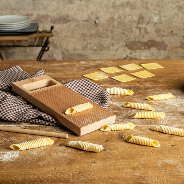 Gnocchi board with garganelli accessory 