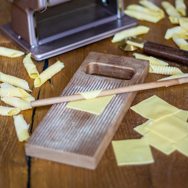 Gnocchi board with garganelli accessory 
